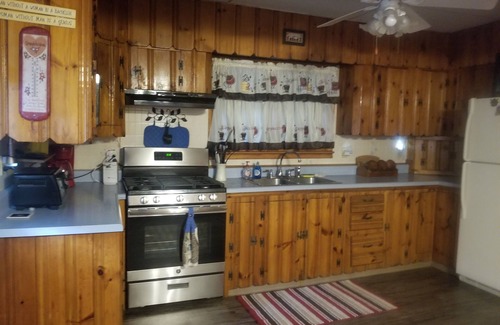 Newtonville House | Country Cottage Charm, Close To Albany And Ski Areas Of New England