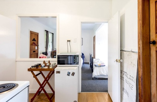 Egmont Village Cottage | Country cottage escape, historic features, near Mt Taranaki & New Plymouth