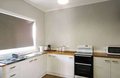 The Summit House | Country cottage in the heart of the Granite Belt