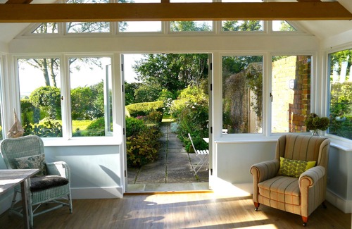 Stuppington House | Country cottage near Canterbury, shared use of tennis court & pool, dog friendly