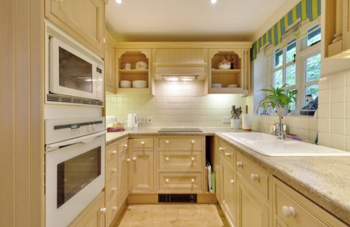 Guildford House | Country cottage nr Guildford/Woking (5 mins). Easy access to London (30 minutes)