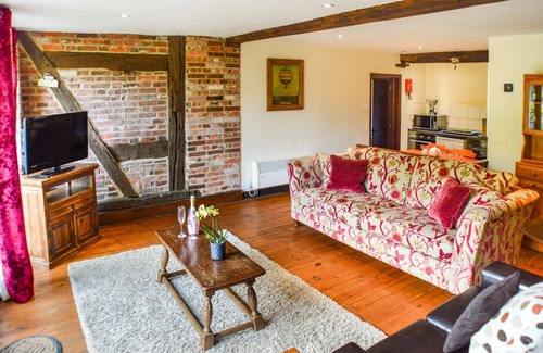 Challock Cottage | Country cottage on organic farm with Oak beams, shared hot tub and stunning views
