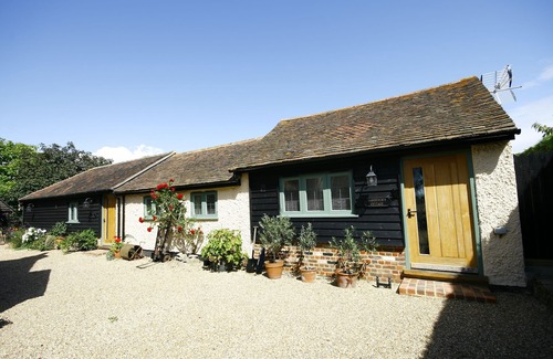 Shatterling Cottage | Country Cottage Private Terrace Garden Quiet Location Free Wifi Bus Stop 50yds