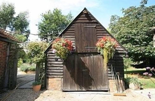 Shatterling Cottage | Country Cottage Private Terrace Garden Quiet Location Free Wifi Bus Stop 50yds