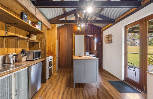Dulong Cottage | Country Cottage Sunshine Hinterlands close to Montville nn