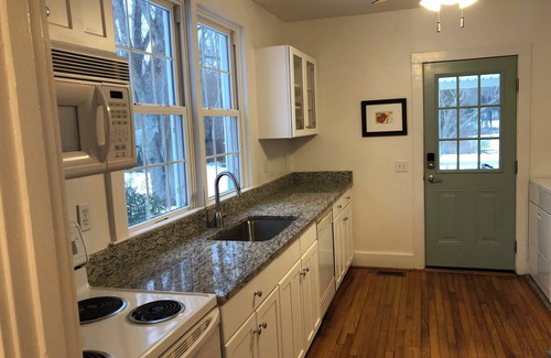 Madison Cottage | Country cottage with wifi and convenience