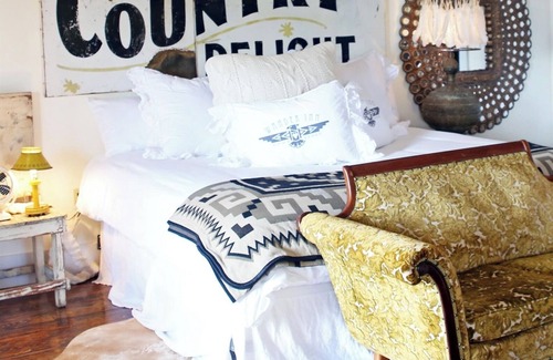 Round Top Bed & Breakfast | Country Delight Room - Wander Inn