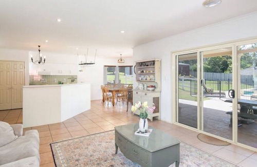 Thornlands House | Country Elegance - Acreage with pool