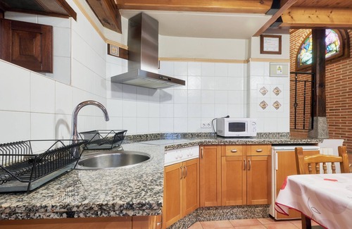 Santa Maria de Valdeon House | Country House 'El Serenal' with Mountain View, Private Terrace and Wi-Fi
