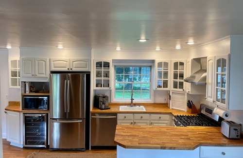 Greenville Other | Country Farmhouse with Hot tub, swimming pool & pond on 18 acres