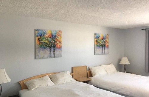 Smoky Lake Hotel | Country Garden Inn