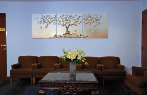 Smoky Lake Hotel | Country Garden Inn