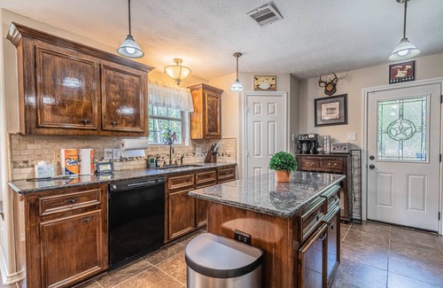 Magnolia House | Country Getaway Magnolia Forest Home in10 Acre Lot