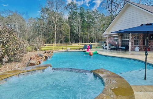 Magnolia House | Country Getaway Magnolia Forest Home in10 Acre Lot