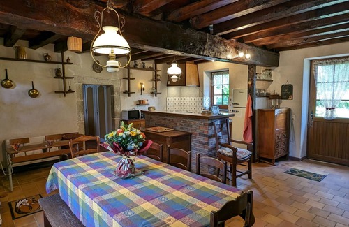 Neuvy-Saint-Sepulchre Cottage | Country house with garden and parking near Neuvy-Saint-Sépulchre