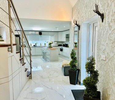 Monasterevin House | Country Haven Comfy & Sleek House