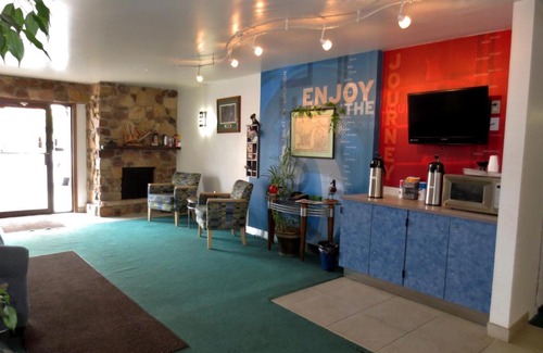 Iron Mountain Hotel | Country Hearth Inn-Iron Mountain