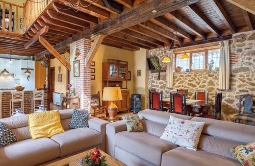 Bonilla de la Sierra House | Country House 'El Mirador Del Gato 2' with Mountain View, Shared Pool and Wi-Fi