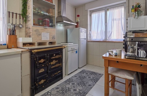 San Justo de la Vega House | Country Home 'Casa Pita' with Private Terrace, Private Garden and Wi-Fi