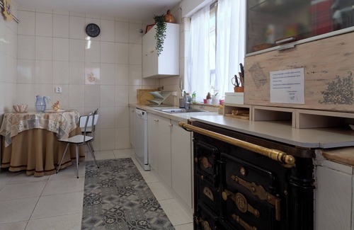 San Justo de la Vega House | Country Home 'Casa Pita' with Private Terrace, Private Garden and Wi-Fi