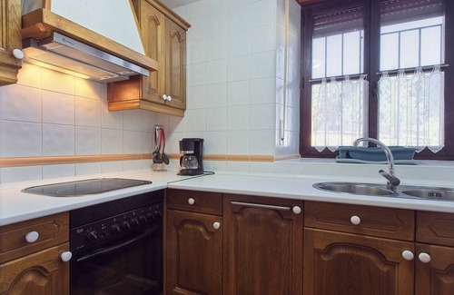 Tarilonte de la Pena House | Country House 'El Encinar' with Mountain View, Private Garden and Wi-Fi