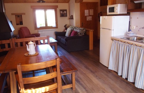 Alueza Cottage | country holiday home - Alueza House with garden