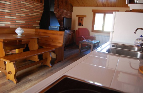 Alueza Cottage | country holiday home - Alueza House with garden