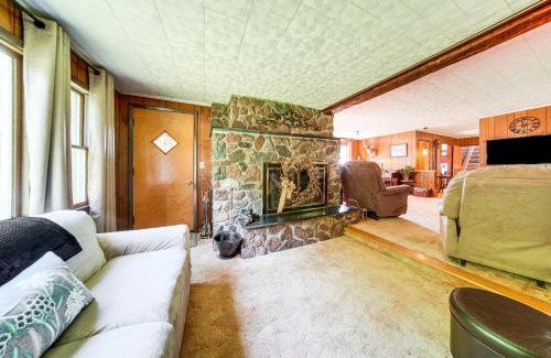 Centerville House | Country Home with Fishing Ponds Near Canadohta Lake