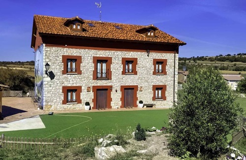 Basconcillos del Tozo House | Country House 'La Bernarda I' with Mountain View, Shared Garden and Wi-Fi
