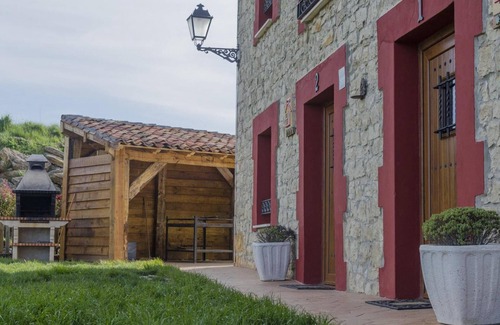 Basconcillos del Tozo House | Country House 'La Bernarda I' with Mountain View, Shared Garden and Wi-Fi
