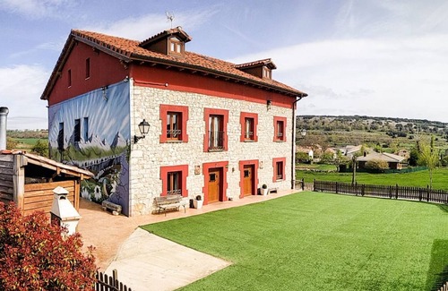 Basconcillos del Tozo House | Country House 'La Bernarda I' with Mountain View, Shared Garden and Wi-Fi