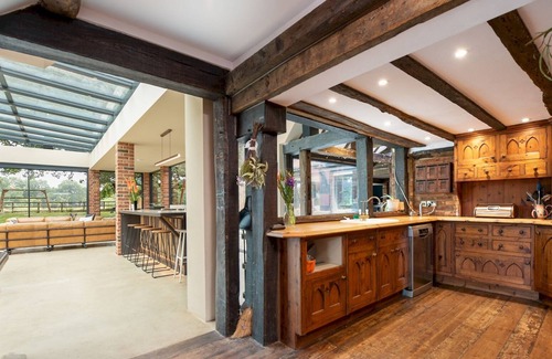 Stockcross House | Country House, 4 Acres, Views & Swimming Pool I Pass The Keys