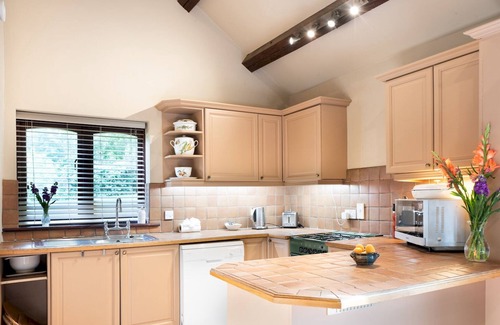 Stockcross House | Country House, 4 Acres, Views & Swimming Pool I Pass The Keys
