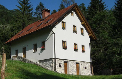 Tolmin House | Country house by Hotenjka with three rooms, for up to eight people