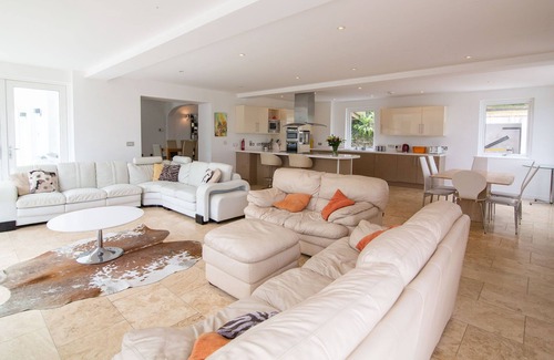 Looe Villa | Country House by sea with heated outdoor pool in 32 acres & stunning sea views