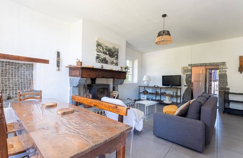 Aramits House | Country House "Etape En Barétous" with Private Terrace, Private Garden & Wi-Fi