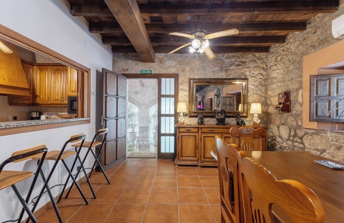 Candeleda Villa | Country House 'Finca La Lobera' with Mountain View, Wi-Fi and Air Conditioning