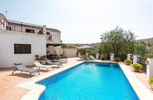 Villanueva de Algaidas House | Country House 'Furones' with Mountain View, Wi-Fi and Air Conditioning