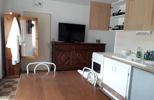 Lucay-le-Male Cottage | Country house in town with all shops
