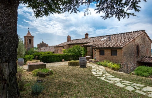 Monte Antico Apartment | Country House Art and Garden