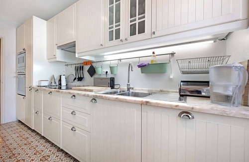 Donalda Villa | Country House "Liberal Wing Villa" with Mountain View, Shared Pool & Wi-Fi