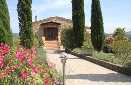 Caldana House | Country house, lovingly renovated in the olive grove, large panoramic pool, air conditioning system