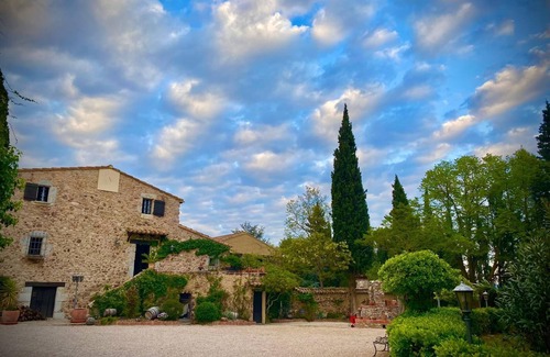 Darnius Villa | Country House 'Mimosa Completa' with Lake View, Wi-Fi and Air Conditioning
