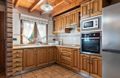 Soto de las Duenas House | Country House 'Nuberu' with Mountain View, Wi-Fi and Air Conditioning