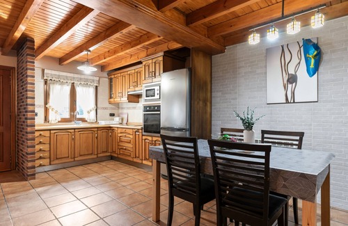 Soto de las Duenas House | Country House 'Nuberu' with Mountain View, Wi-Fi and Air Conditioning