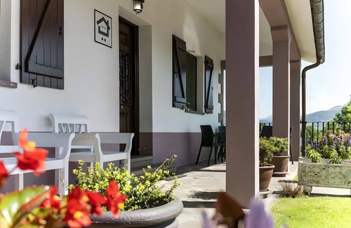 Errazu House | Country House 'Oiaraberri' with Private Garden and Wi-Fi