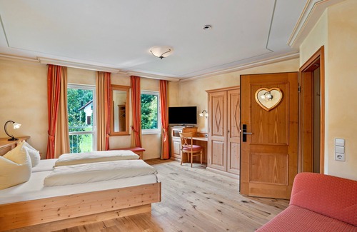 Buehlertal Bed & Breakfast | Country House Room 'Heimatliebe' with Mountain View, Wi-Fi and Air Conditioning
