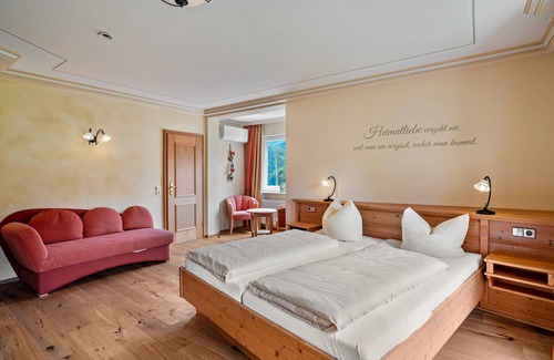 Buehlertal Bed & Breakfast | Country House Room 'Heimatliebe' with Mountain View, Wi-Fi and Air Conditioning