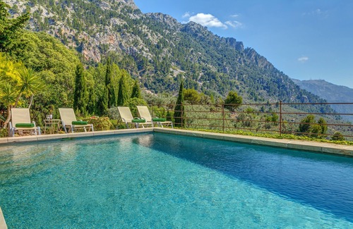 Fornalutx Villa | Country House 'Sa Cabana Vella Fornalutx' with Mountain View, Pool and Wi-Fi