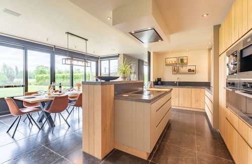 Maldegem House | Country house surrounded by nature with hot tub
